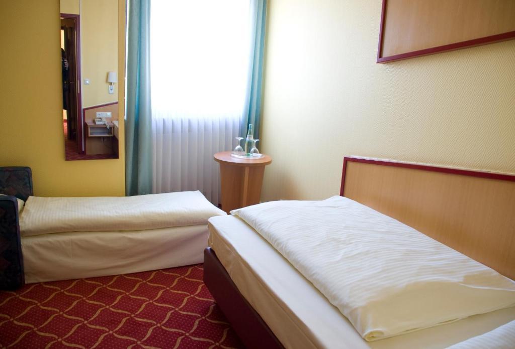 Montana Hotel Oberasbach Chambre photo